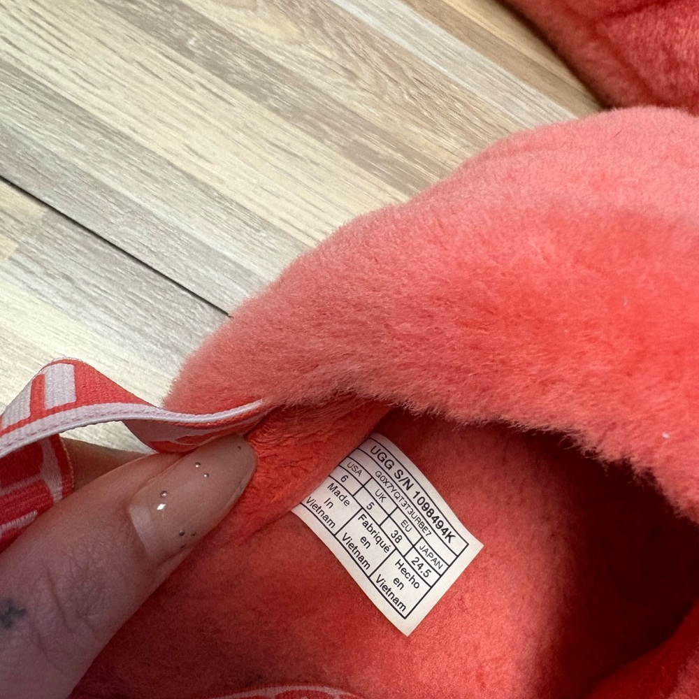 UGG Women's Fluff Yeah Slides - Picture 4 of 4